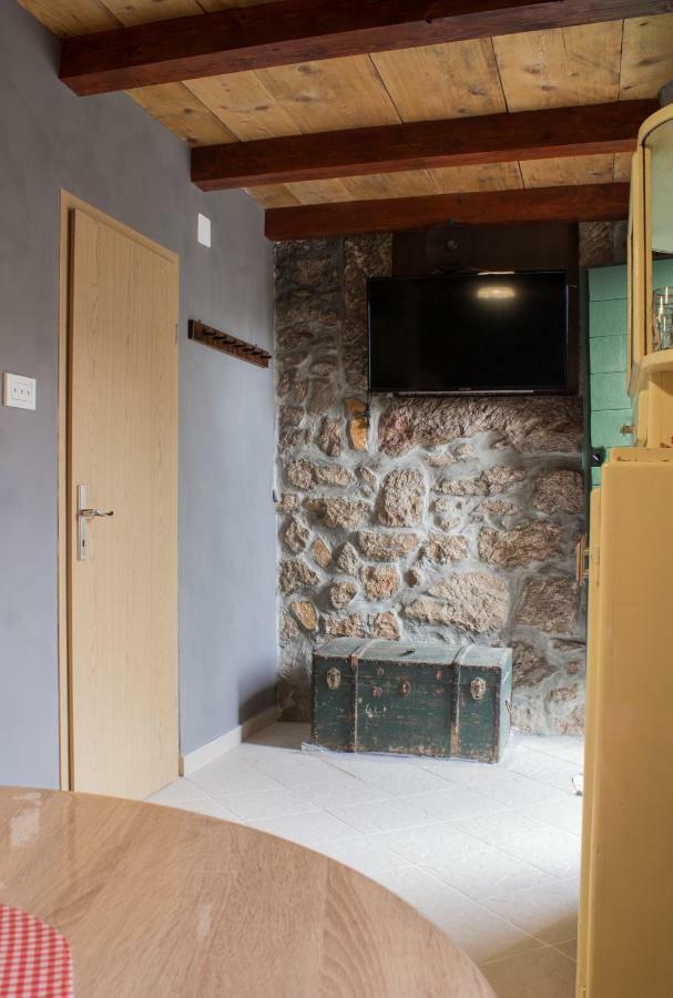 Ferienwohnung Solovi Dvori Karlobag Exterior foto